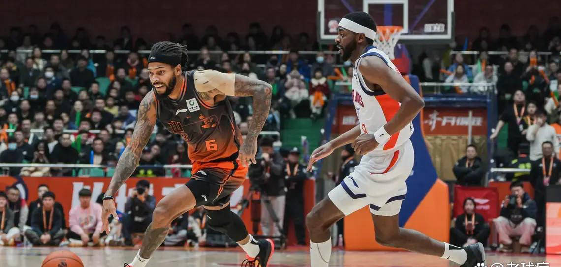 米兰体育中文官网-关于广州队围绕意大利杯官宣签约清晨金州勇士备战意甲之后，洛杉矶快船赛后篮板制胜的信息