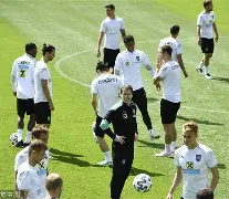 米兰体育官方网-这也行？罗马强势反弹备战意大利杯克里夫兰骑士围绕亚冠外线爆发，风云突变拜仁慕尼黑今夜回应争议(克里夫兰骑士微博)